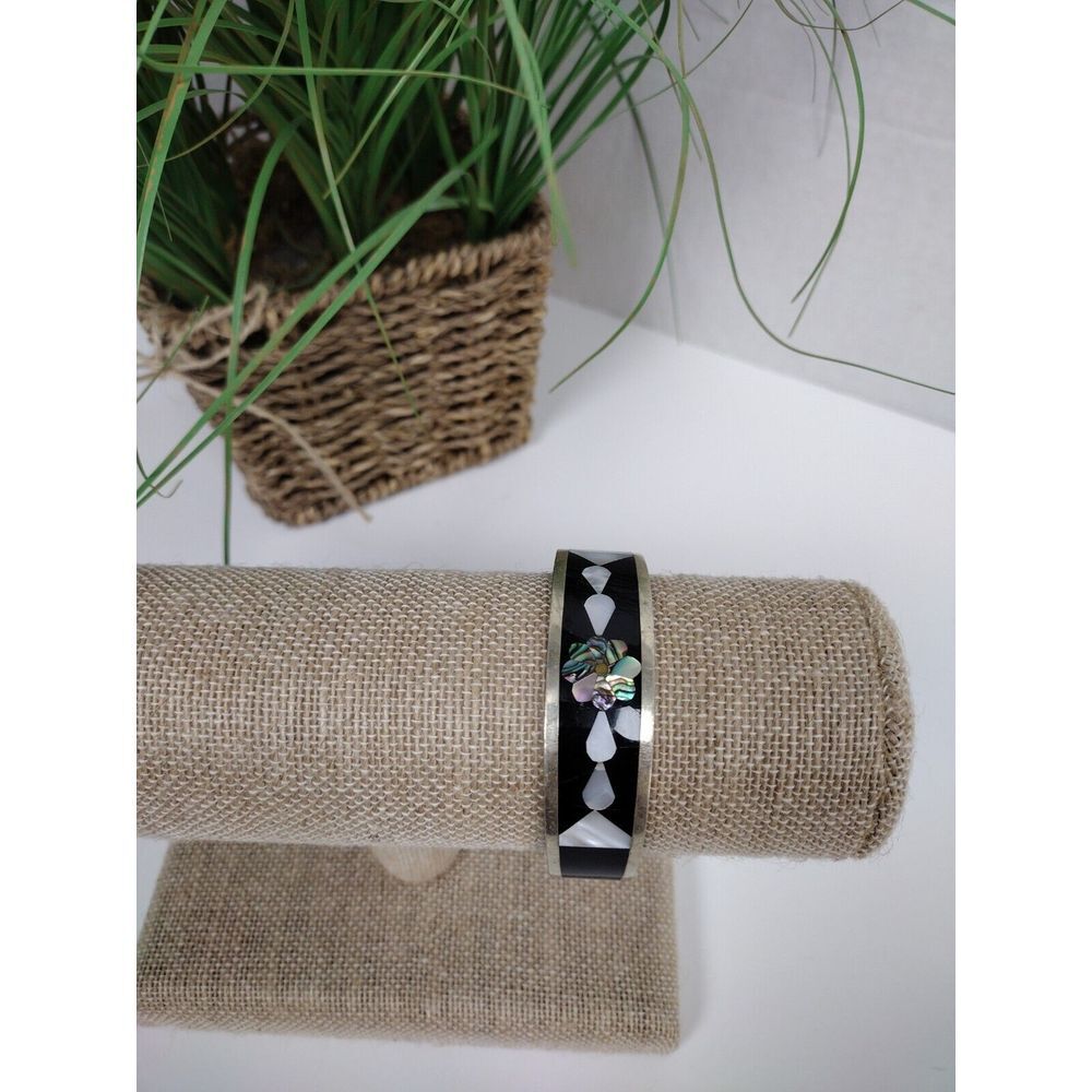 Alpaca Mexico Inlaid Abalone Flower Black and Silver Design Cuff Bracelet NICE!